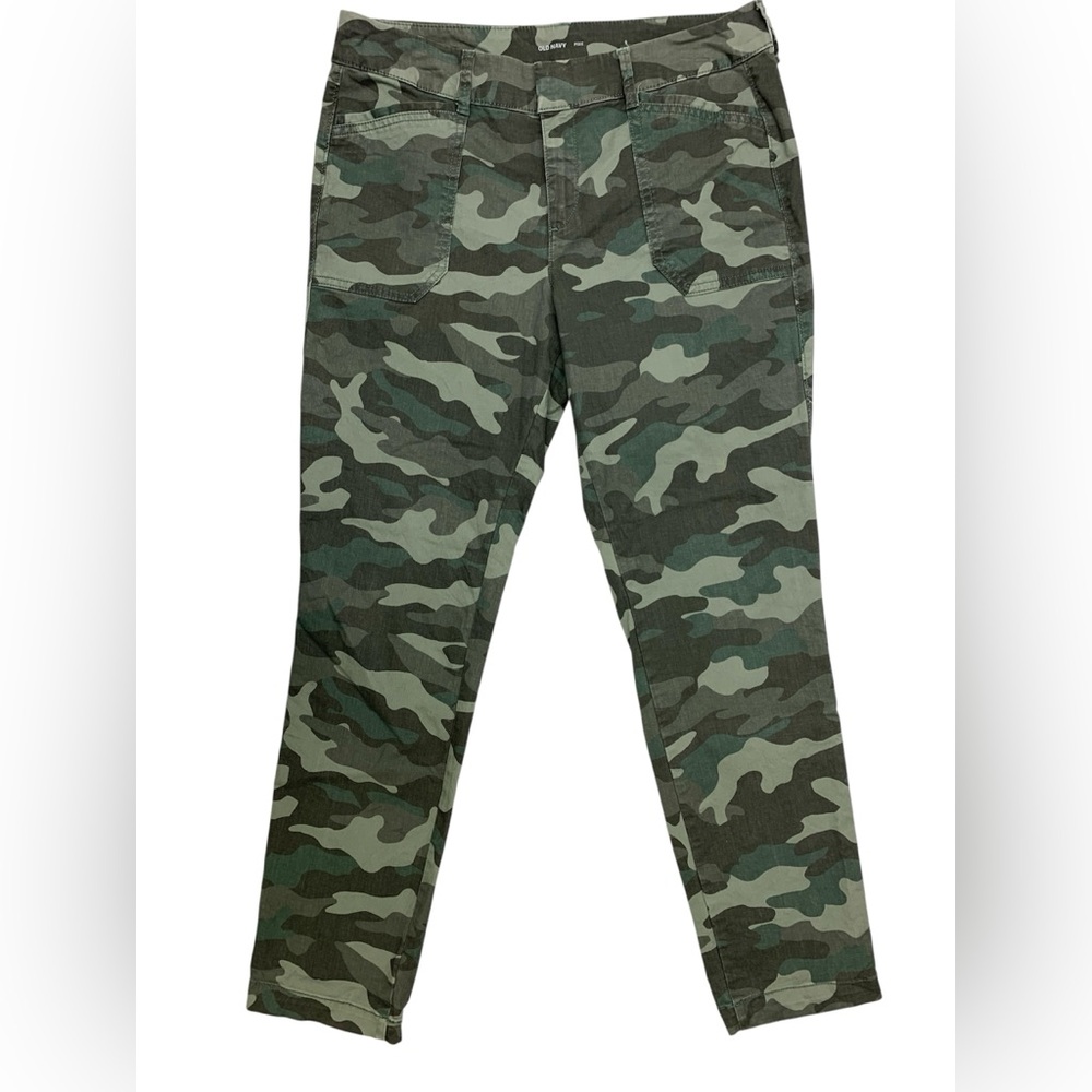 Old Navy Green Camo Chino Pixie Pants Size 8